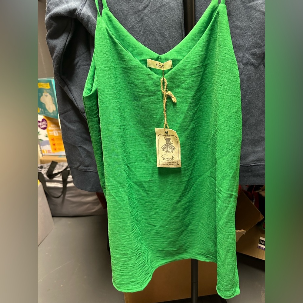 Easel Emerald V-Neck Blouse‎